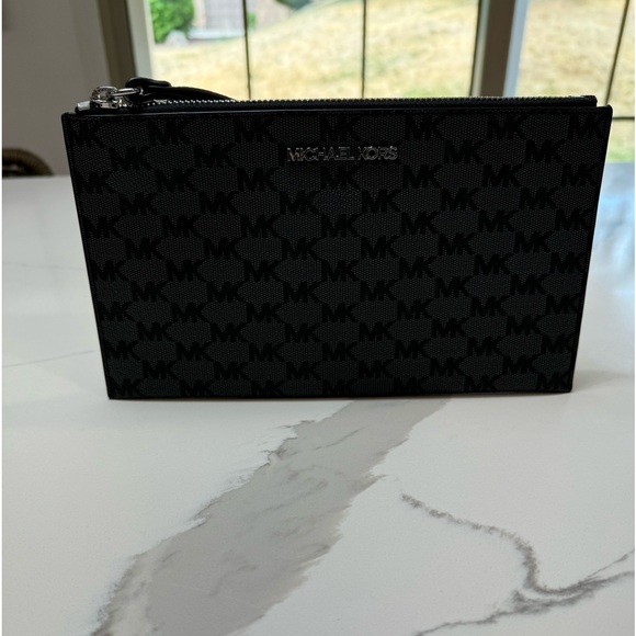 Michael Kors wristlet - Picture 3 of 5